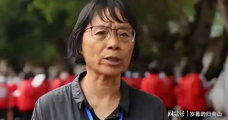 人民日报发文,揭张桂梅真实现状,卸任华坪女高校长传闻早有真相